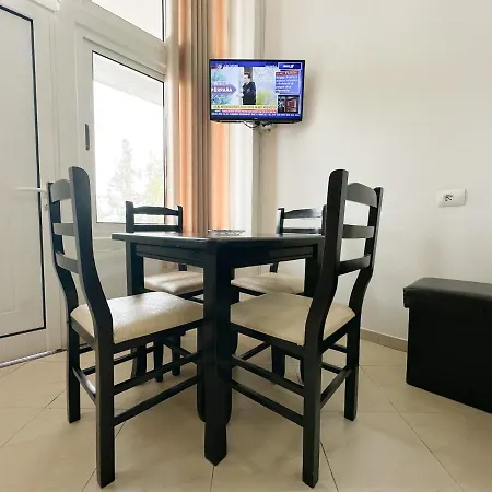 Chalet By The Sea Apartment Golem (Tirana)